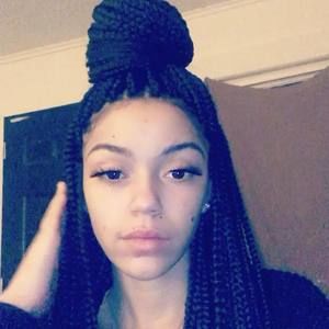 Meet your Posher, Monica